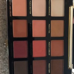 Too Faced Just Peachy mattes